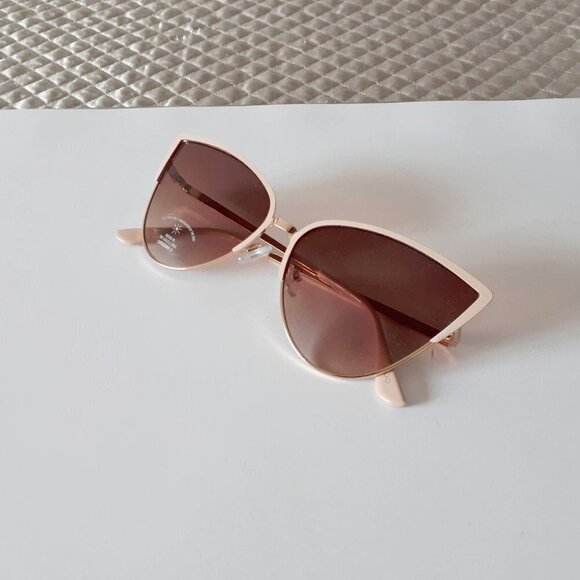 NWOT Aldo blush pink and shiny gold cat eye sunglasses - Picture 2 of 8